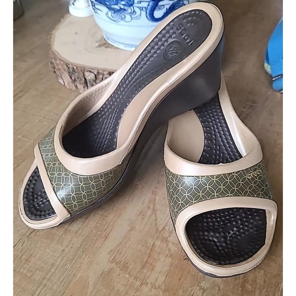 CROCS Women Brown/Goldtone Shiny Kadee Wedge Slip-on Slide Sandal Size 8‎